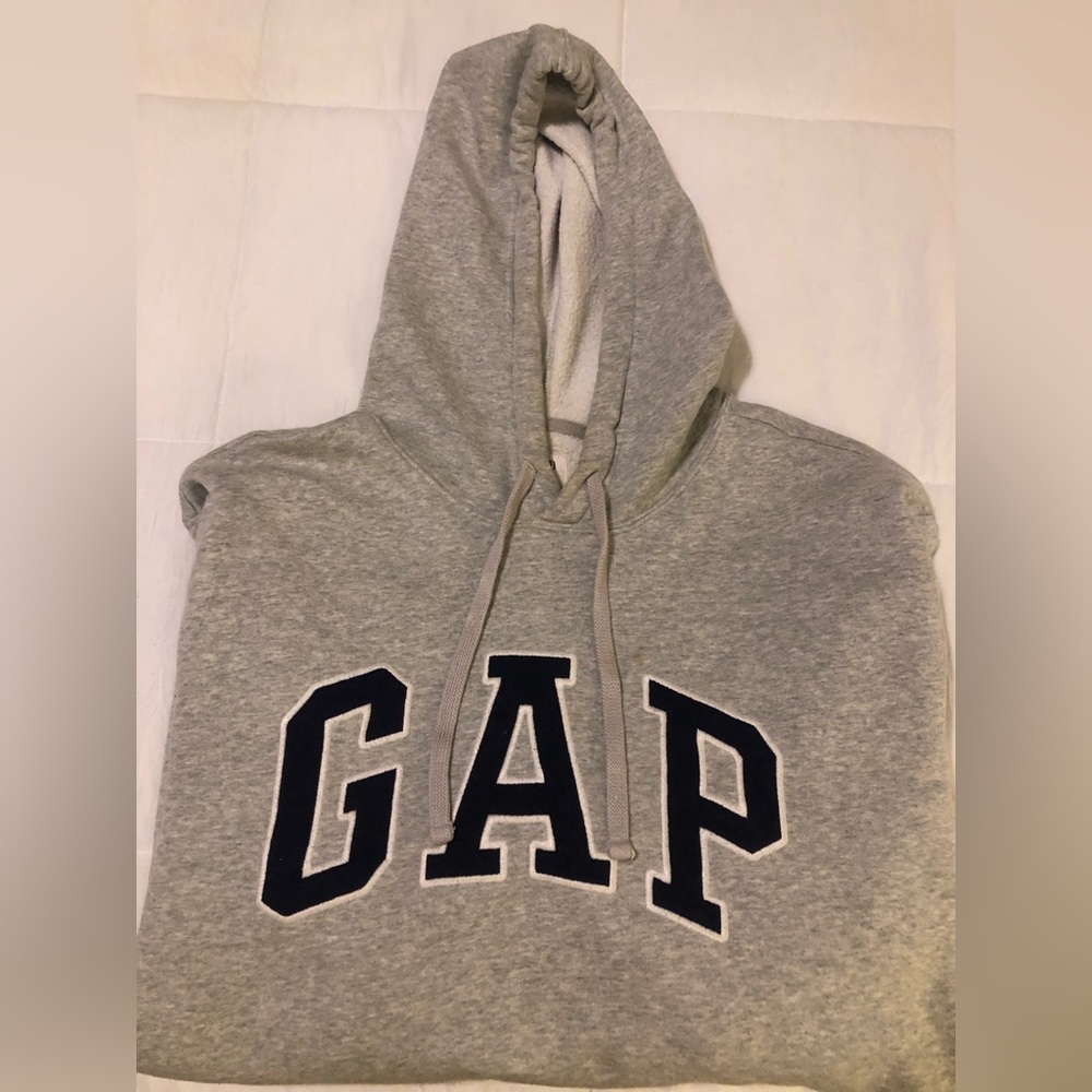 GAP hoodie🤍